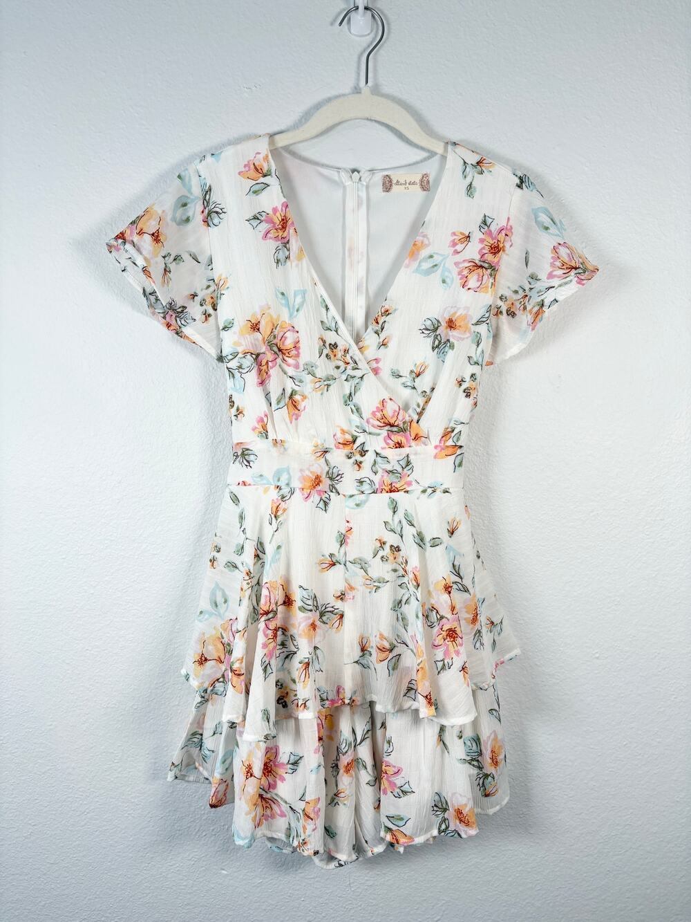 Women's Altar'd State White Floral Print V Neck Tiered Hem Short Sleeve Romper